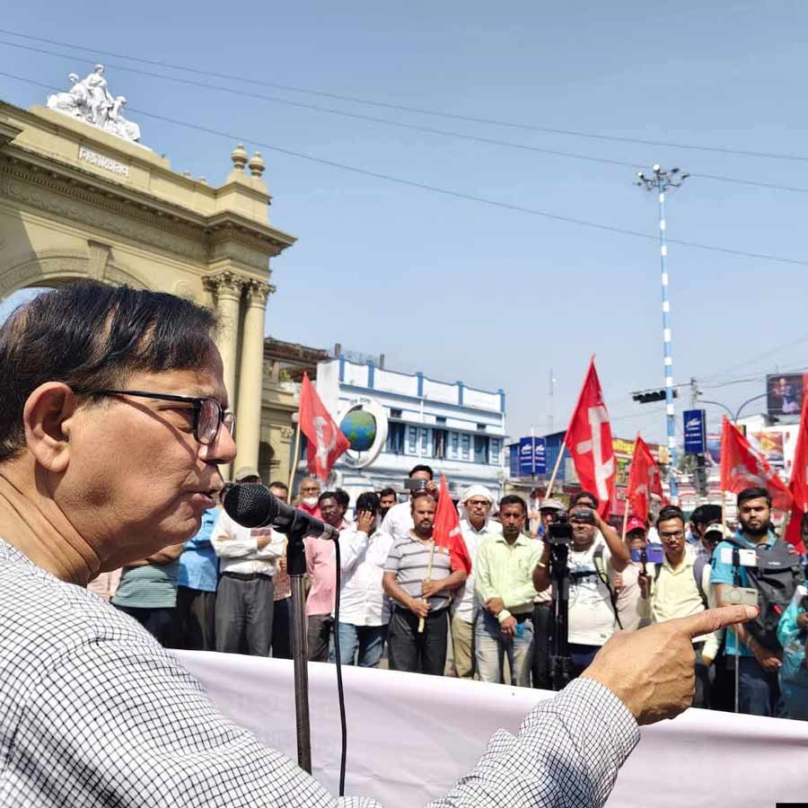 বর্ধমানে কার্জন গেটের কাছে এসআইআর নিয়ে প্রতিবাদ-সভায় সিপিএমের রাজ্য সম্পাদক মহম্মদ সেলিম।
