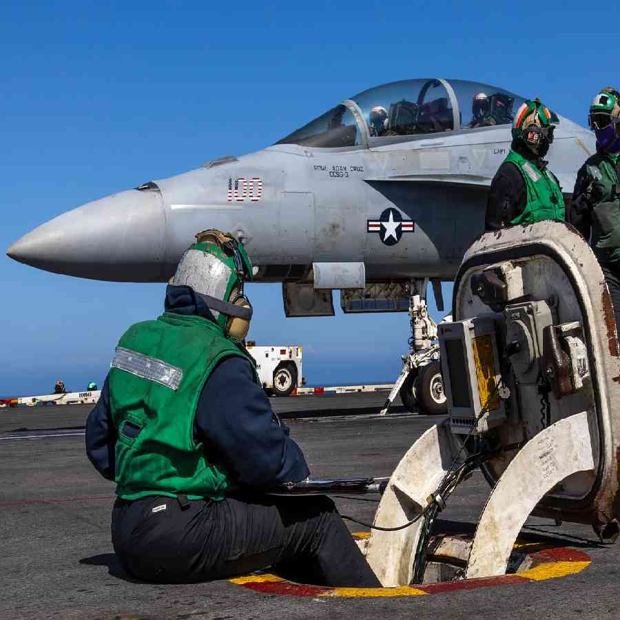 দু’টি পারমাণবিক রিঅ্যাক্টরের মাধ্যমে চালিত হওয়ায় জাহাজটিতে দীর্ঘ সময় জ্বালানি ভরার প্রয়োজন পড়ে না। সমুদ্রে টহল দিতে পারে দিনের পর দিন। সর্বোচ্চ গতি ঘণ্টায় প্রায় ৫৫ কিলোমিটার। সামরিক প্রয়োজনে দ্রুত এর উপস্থিতি মার্কিন নৌবাহিনীকে জলপথের রণকৌশলে অনেকটাই এগিয়ে রাখতে সাহায্য করে। এ ছাড়াও এটি নিজের অবস্থানের পূর্বাভাসের নকশা এড়াতে ঘন ঘন দিক পরিবর্তন করে।