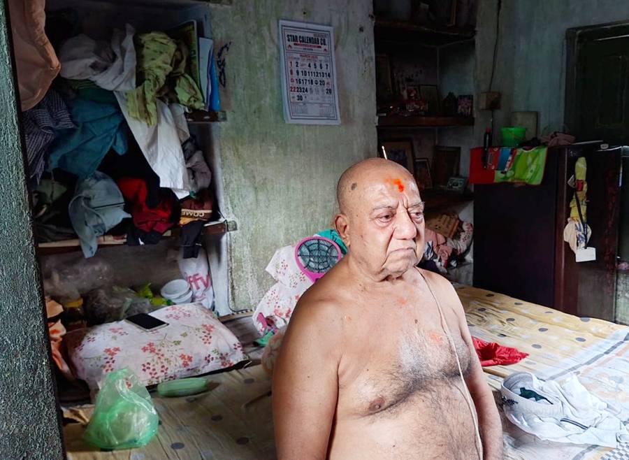 গৌরীবাড়ি লেনের একচিলতে ঘরে শঙ্কর ঘোষাল।