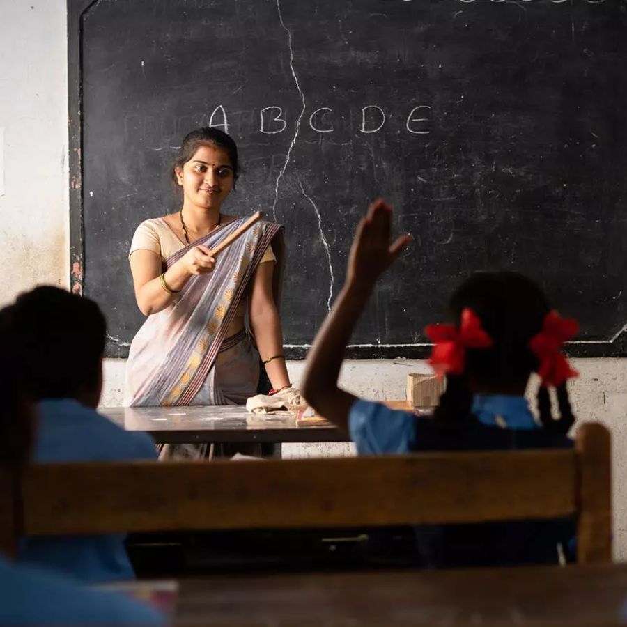 Jalpaiguri Ekalavya Model Residential School is seeking candidates for Guest teacher dgtl