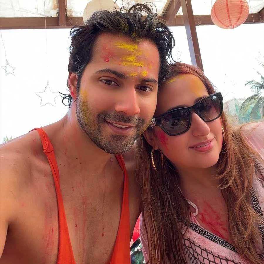 রঙিন শুভেচ্ছা সস্ত্রীক বরুণের। 