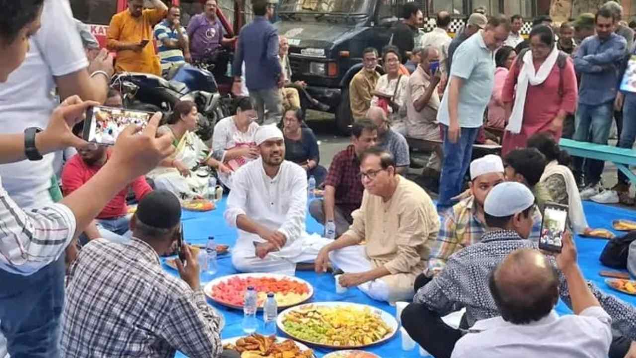 বিক্ষোভের মাঝেই বাম নেতাকর্মীদের সঙ্গে ইফতার সারলেন সিপিএম রাজ্য সম্পাদক মহম্মদ সেলিম।