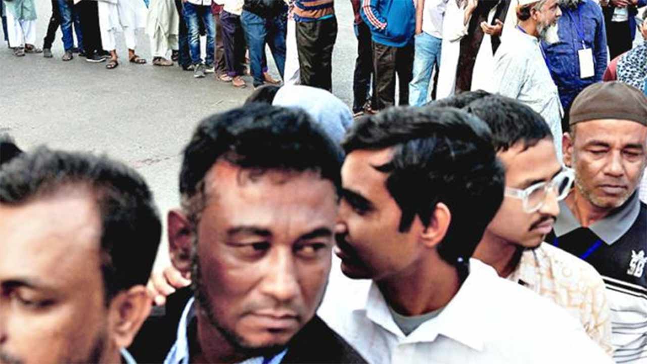 পদক্ষেপ: ভোটারদের মতদানে রাজনৈতিক অভিমুখ নির্বাচন করলেন বাংলাদেশের নাগরিকরা, ১২ ফেব্রুয়ারি।