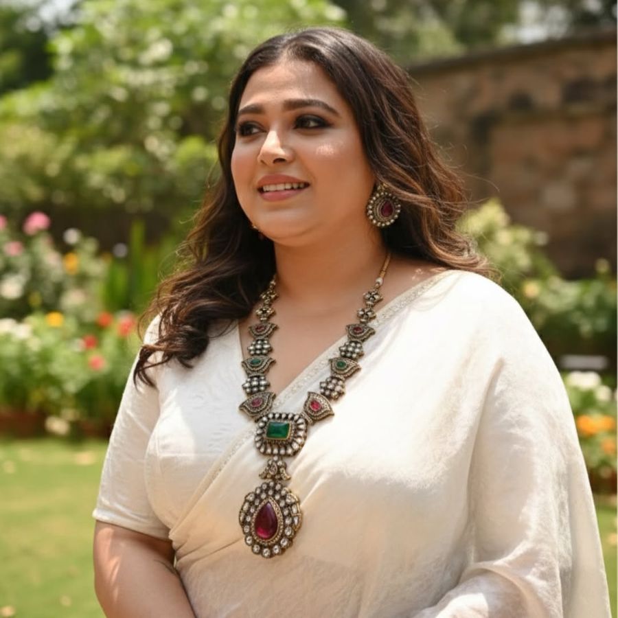 নতুন পেশায় দেবশ্রী গঙ্গোপাধ্যায়।