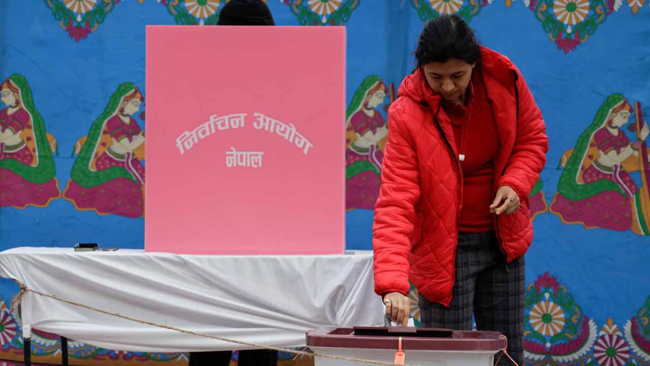 ভোটগ্রহণ চলছে নেপালে।