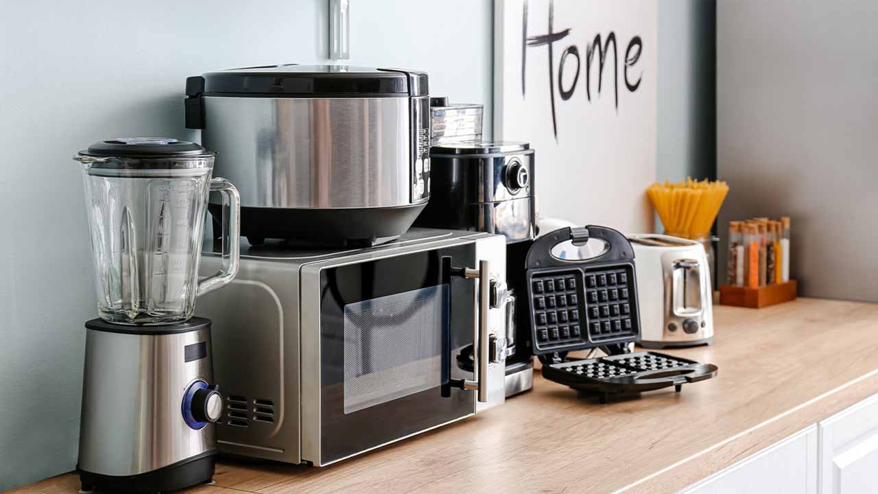 সব যন্ত্রই সমান দরকারি  নয়, হেঁশেলের জিনিস কেনার আগে কেন দু’বার ভাবা দরকার?