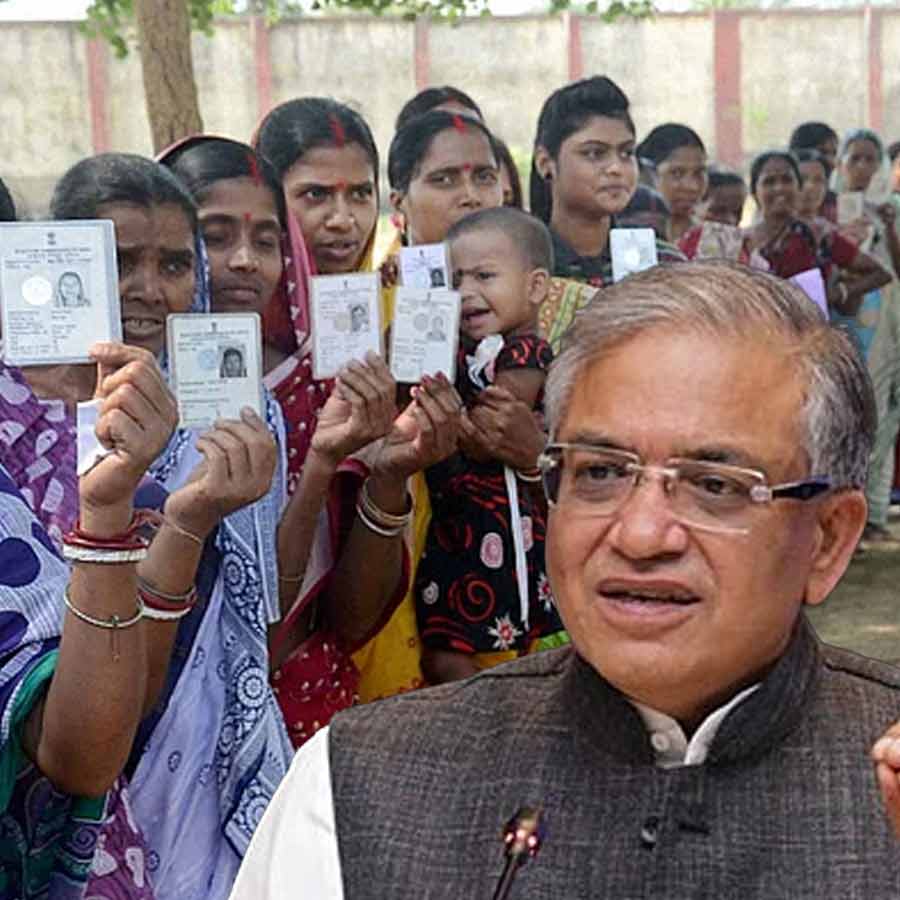 মুখ্য নির্বাচন কমিশনার জ্ঞানেশ কুমারের নেতৃত্বে নির্বাচন কমিশনের ফুল বেঞ্চ কলকাতায় আসছে।