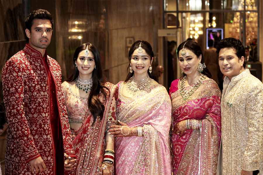 স্বপরিবারে সচিন।