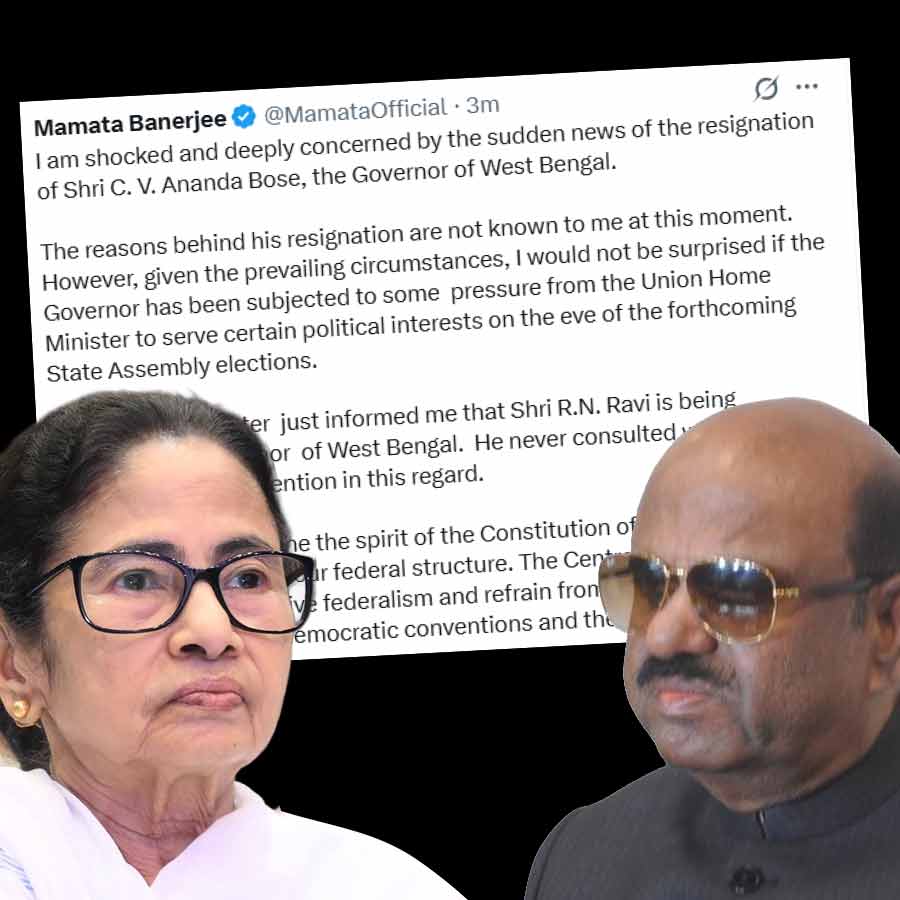 (বাঁ দিকে) মমতা বন্দ্যোপাধ্যায় এবং সিভি আনন্দ বোস (ডান দিকে)।