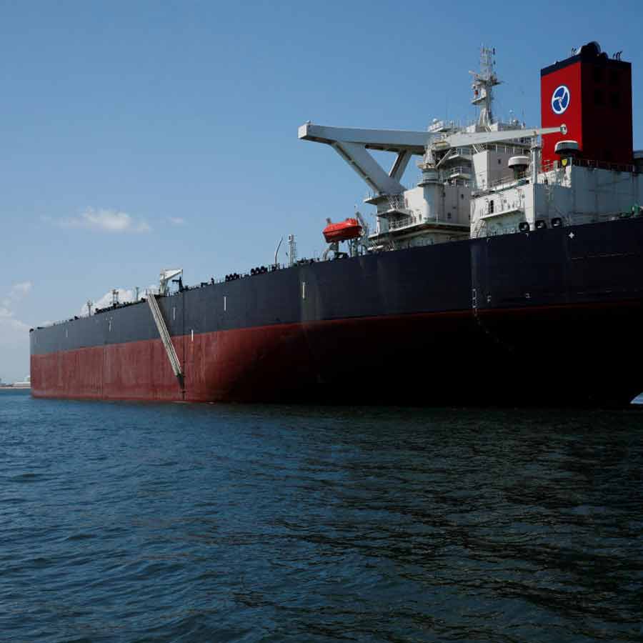 ভারতের তেলবাহী জাহাজ সুরক্ষিত করতে উদ্যোহী সরকার।