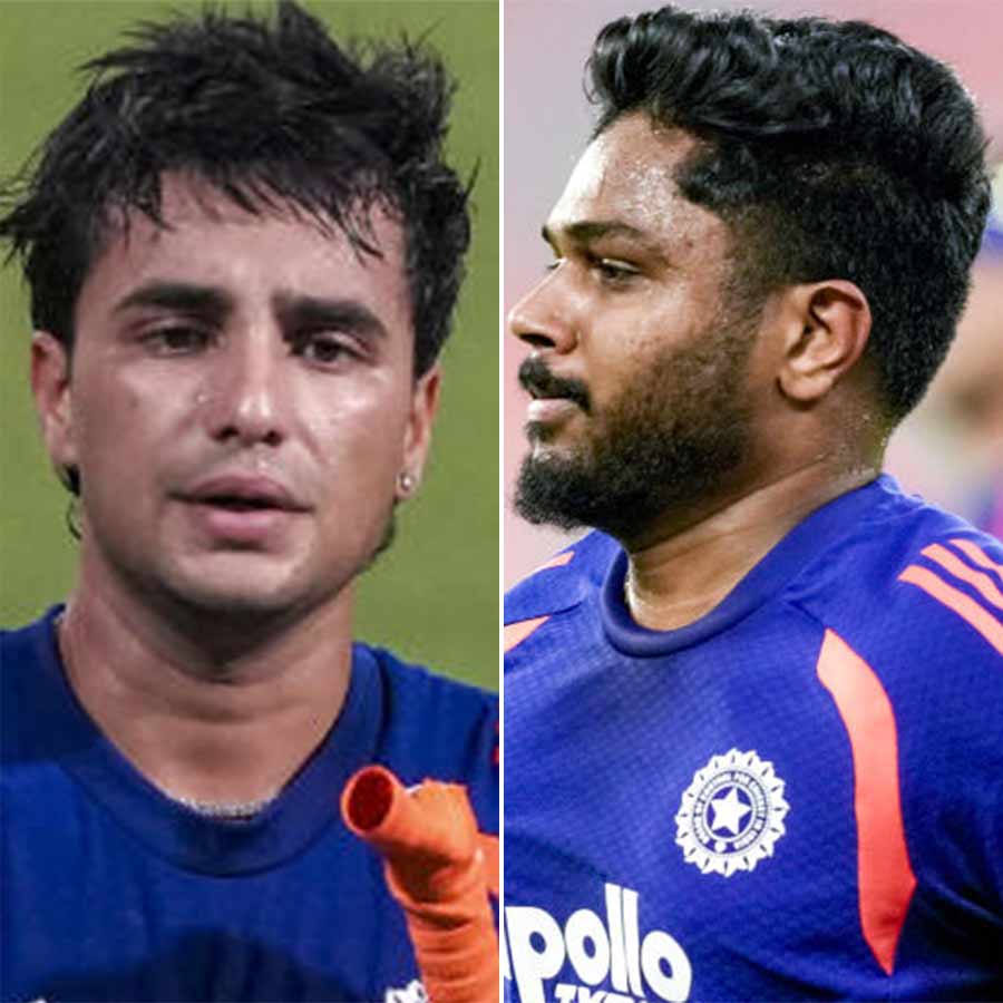 (বাঁ দিকে) অভিষেক শর্মা, সঞ্জু স্যামসন (ডান দিকে)।