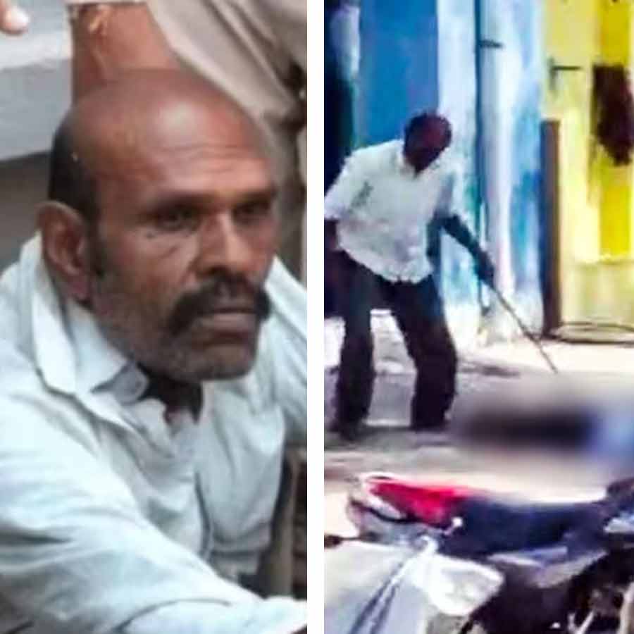 (বাঁ দিকে) অভিযুক্ত ব্যক্তি গুড্ডা পটেল। (ডান দিকে) হামলার সেই দৃশ্য। ছবি: সংগৃহীত।