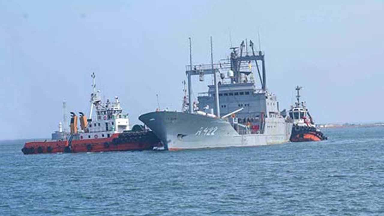 ইরানের দ্বিতীয় যুদ্ধজাহাজ আইআরআইএনএস বুশেহ্‌র আটকে ভারত মহাসাগরে।