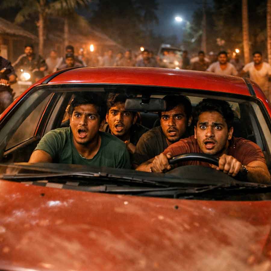 Villagers chase four young men on suspicion of child abduction in Nadia