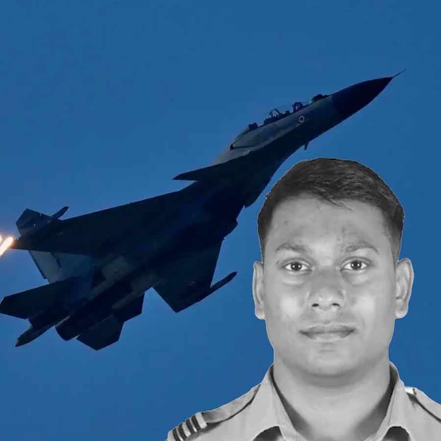 অসমে সুখোই বিমান ভেঙে পড়ে মৃত্যু হয়েছে ফ্লাইট লেফ্‌টেন্যান্ট পূর্বেশ দুরাগকরের।
