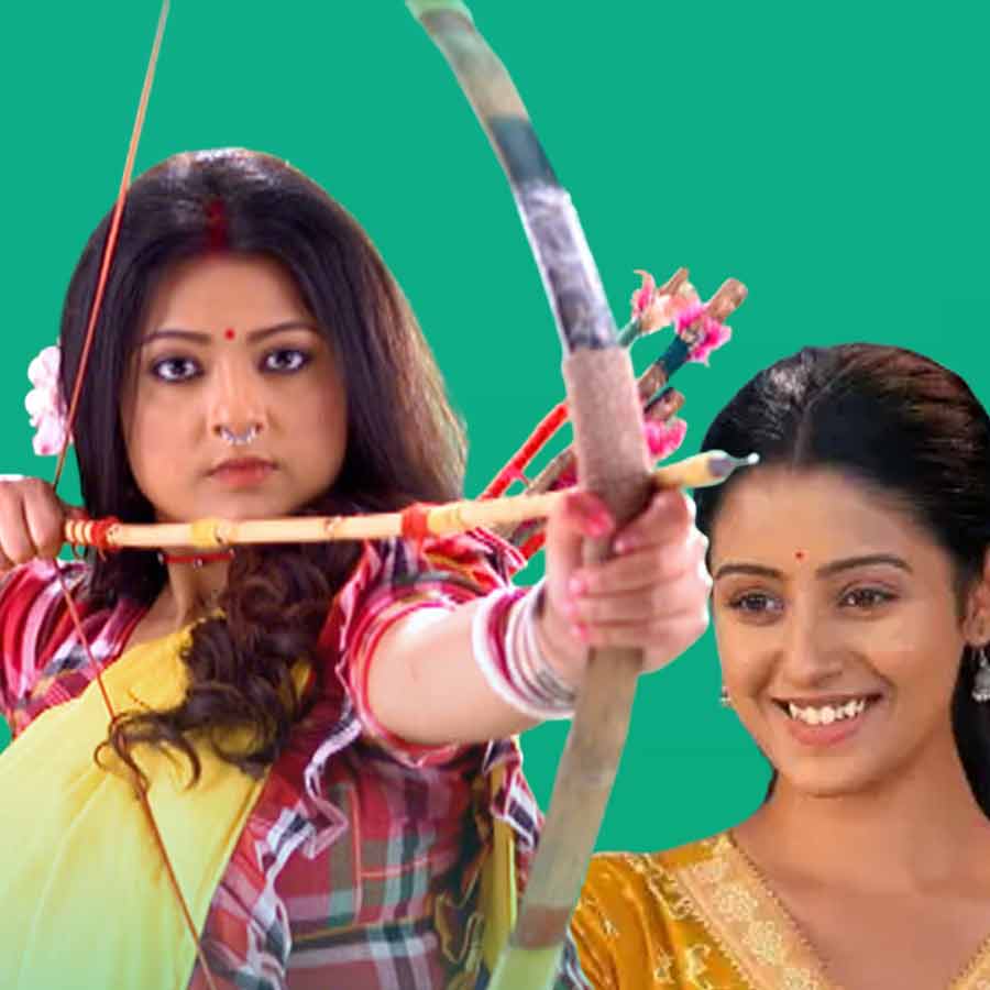 কে কাকে টক্কর দিল?