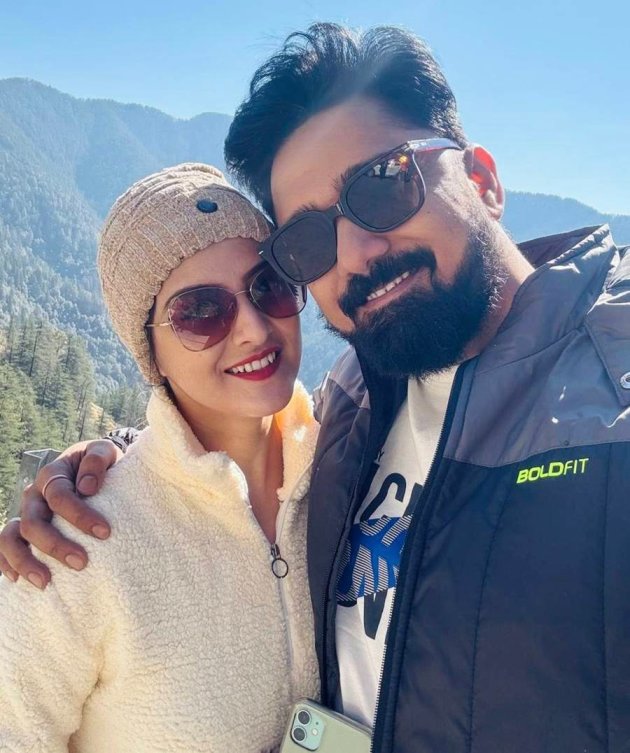 হিমাচল প্রদেশে মধুচন্দ্রিমায় শ্বেতা ভট্টাচার্য-রুবেল দাস।