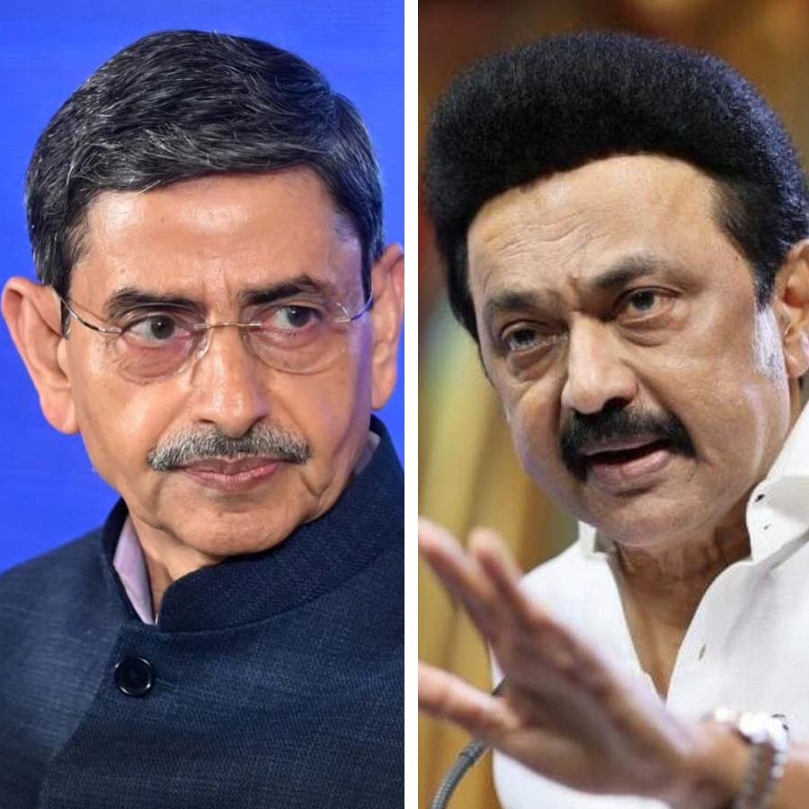 (বাঁ দিকে) আরএন রবি এবং এমকে স্ট্যালিন (ডান দিকে)।