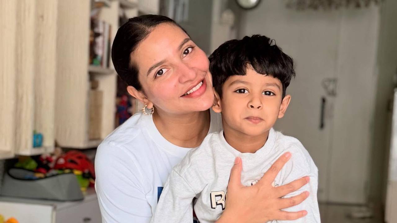 পুত্র ইউভানকে নিয়ে ঘরে ফিরলেন শুভশ্রী গঙ্গোপাধ্যায়।