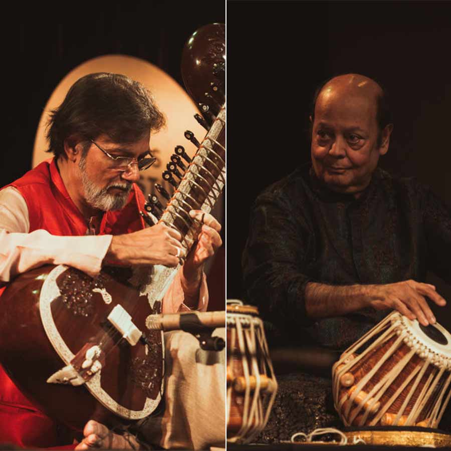 (বাঁ দিকে) সেতারে পার্থ বসু , তবলায় সাবির খান (ডান দিকে)।