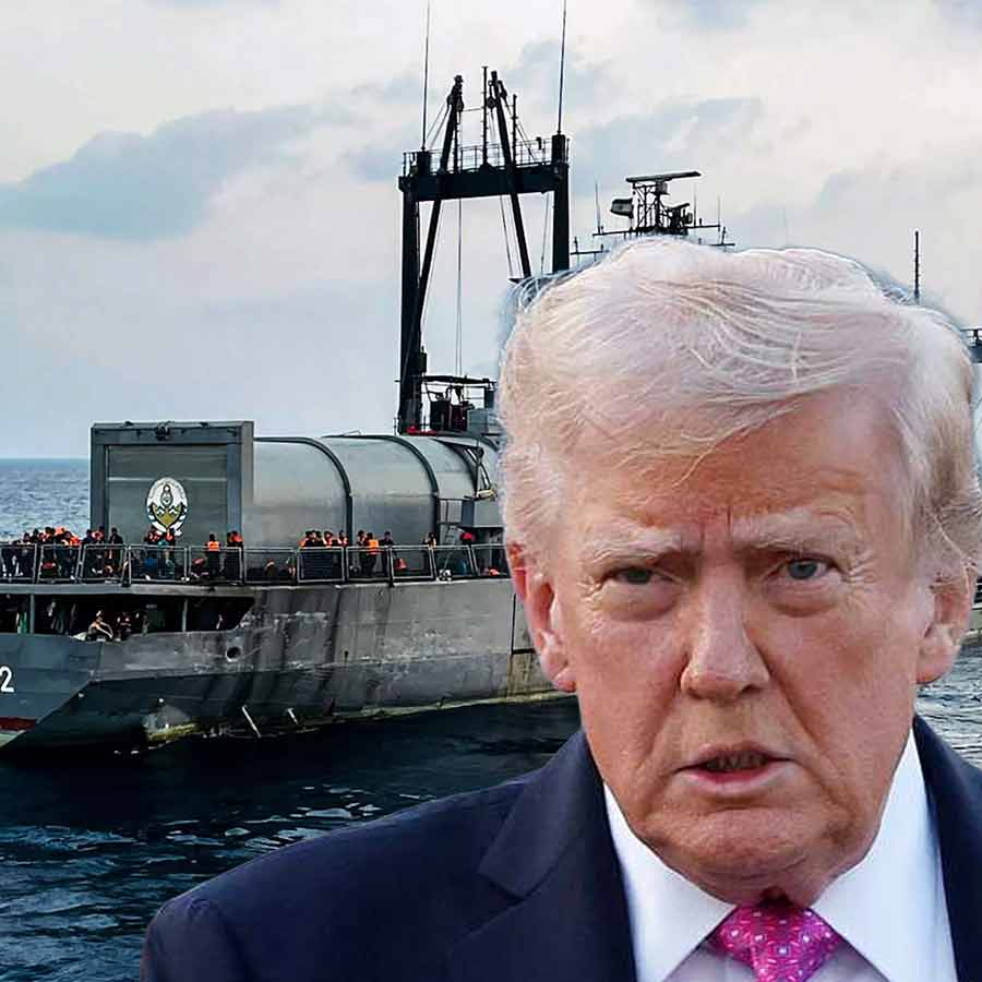 আমেরিকার প্রেসিডেন্ট ডোনাল্ড ট্রাম্পের নির্দেশে ভারত মহাসাগরে ইরানি জাহাজের উপর টর্পেডো হামলা হয়েছে।