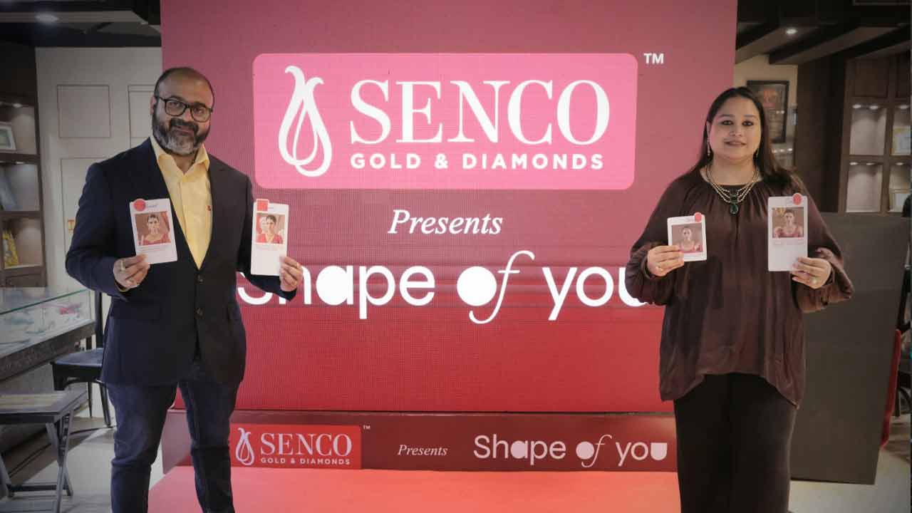 ক্যামাক স্ট্রিট শোরুমে ‘শেপ অফ ইউ’ উদ্বোধনে (বাঁ দিকে) সেনকোর সিইও শুভঙ্কর সেন এবং ডিরেক্টর জয়িতা সেন (ডান দিকে)।