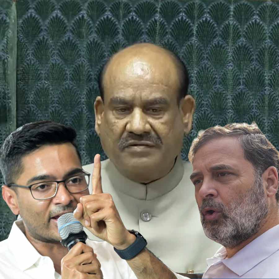 (বাঁদিক থেকে) অভিষেক বন্দ্যোপাধ্যায়, ওম বিড়লা এবং রাহুল গান্ধী।