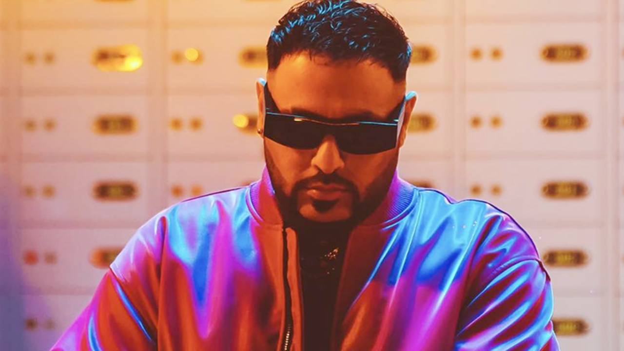 ফের আইনি গেরোয় বাদশা।