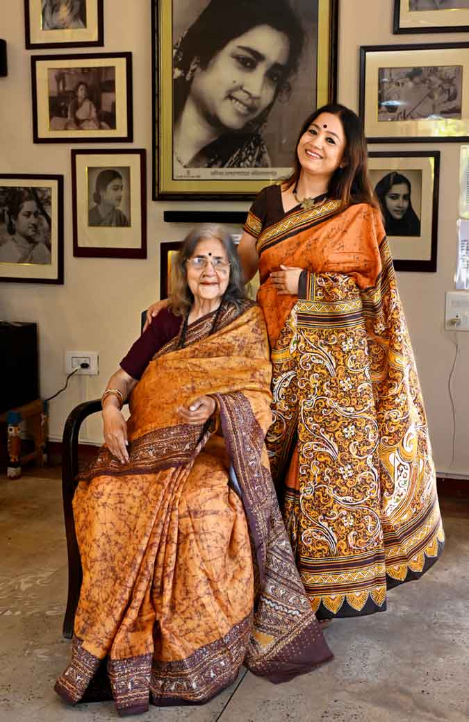 বীথিকা মুখোপাধ্যায় এবং ঋতপা ভট্টাচার্য।