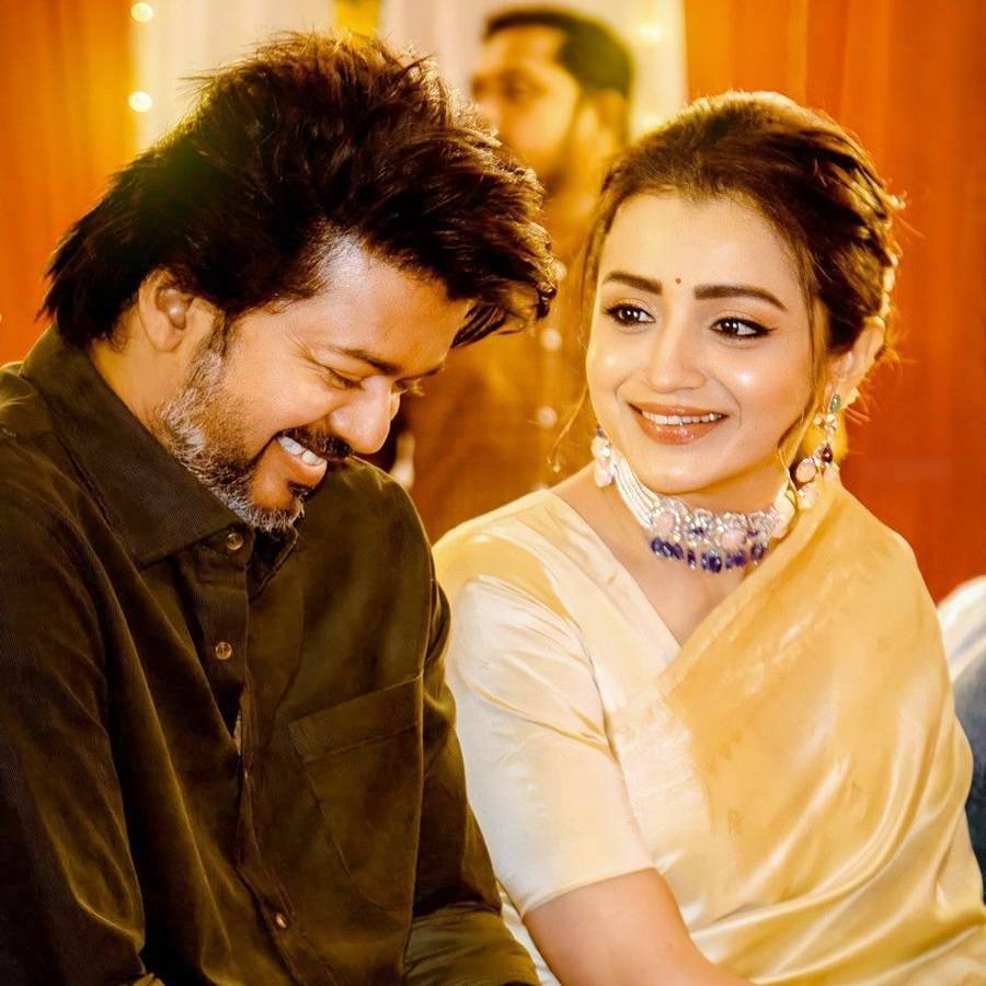 এক ফ্রেমে বিজয় থলপতি-তৃষা কৃষ্ণন।