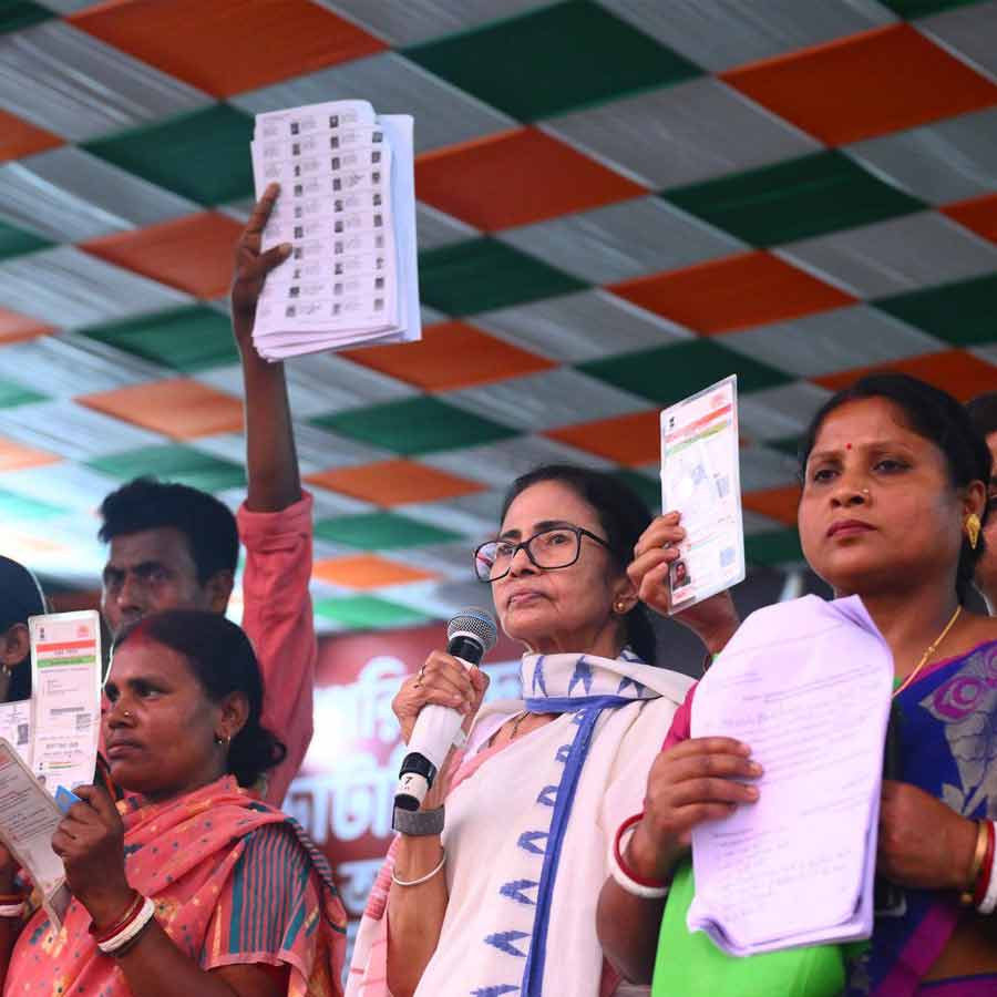 Chief Minister Mamata Banerjee is dharna in Dharmatala on Saturday to protest the procedural issues of the SIR