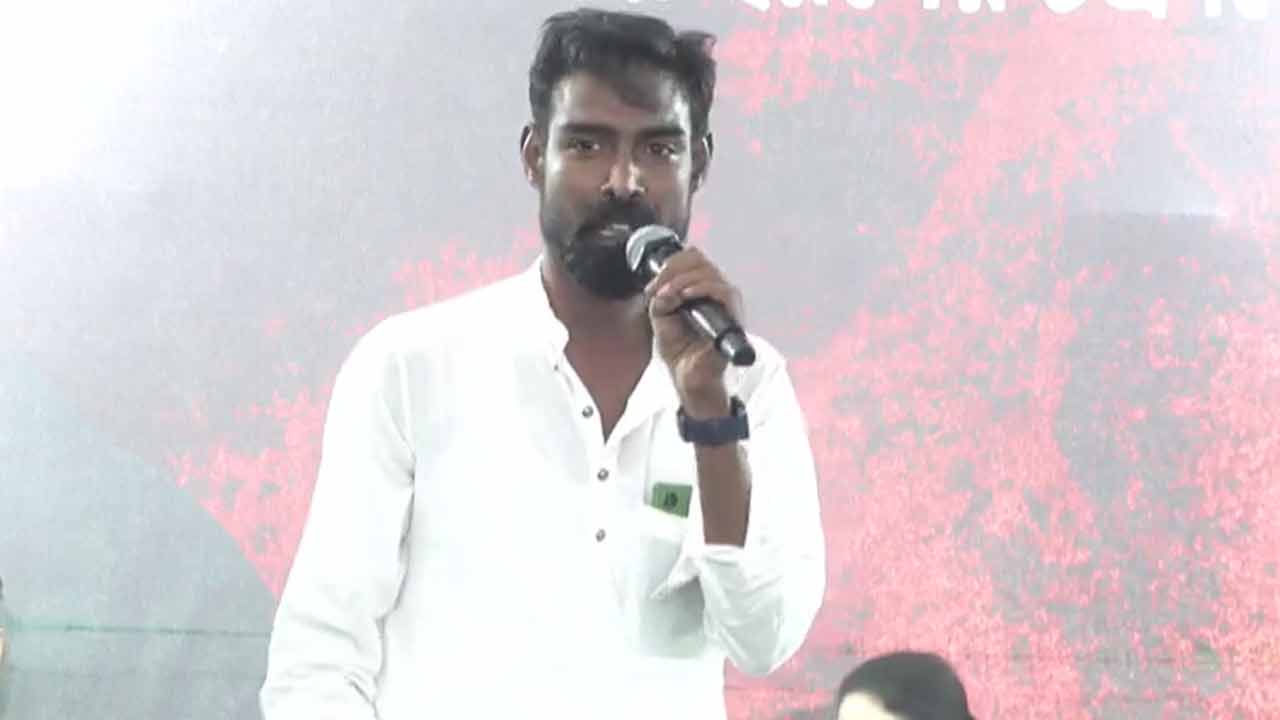 Chief Minister Mamata Banerjee is dharna in Dharmatala on Saturday to protest the procedural issues of the SIR