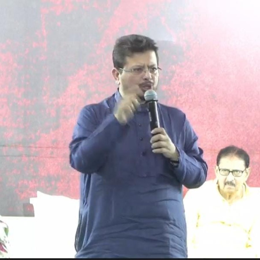 Chief Minister Mamata Banerjee is dharna in Dharmatala on Saturday to protest the procedural issues of the SIR