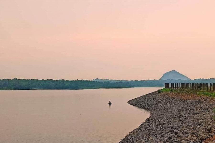 ঘুরে আসুন ফুটিয়ারি জলাধার থেকে।