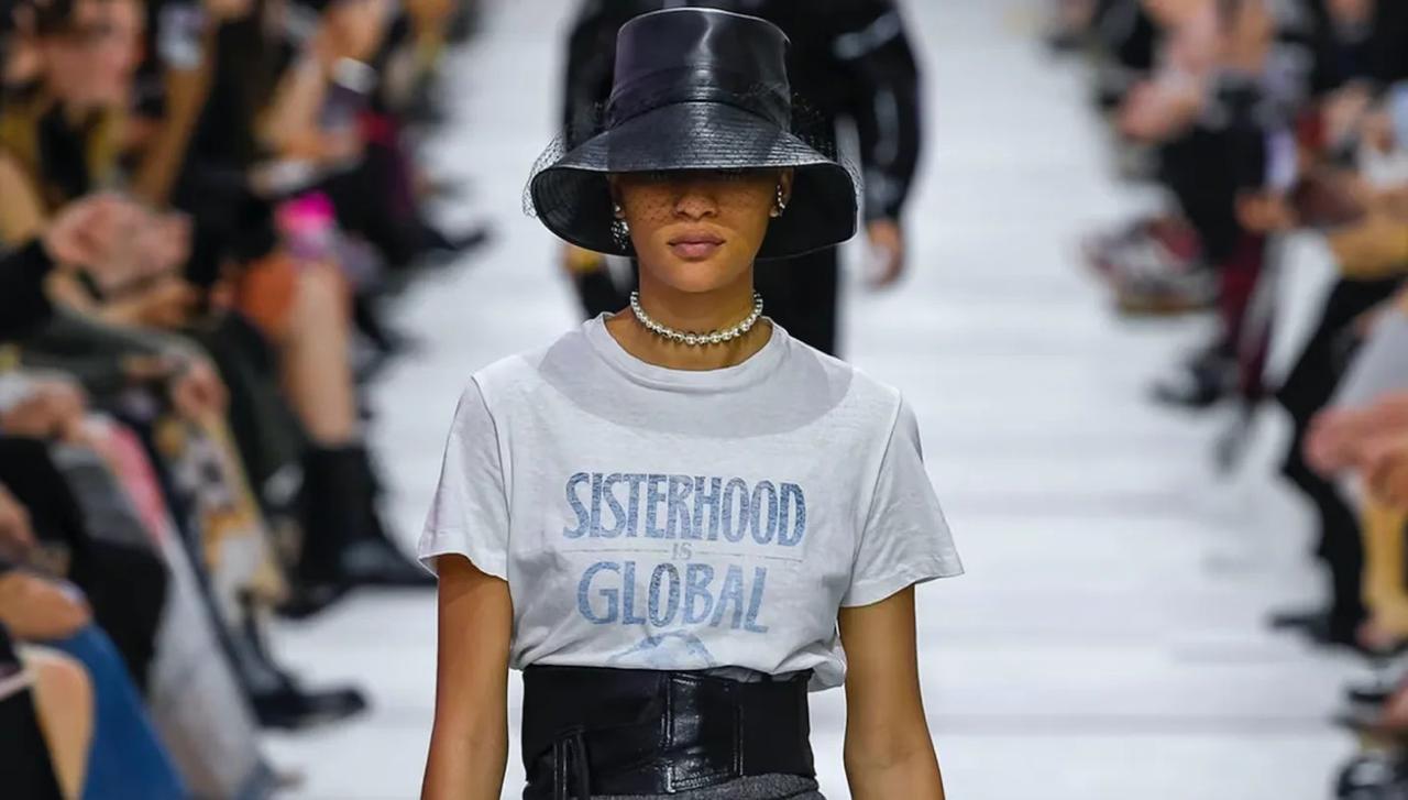 মেয়েরা মেয়েদের পাশে দাঁড়ানোর বার্তা দিয়েও চালু হয় ‘ফ্যাশন শো’।