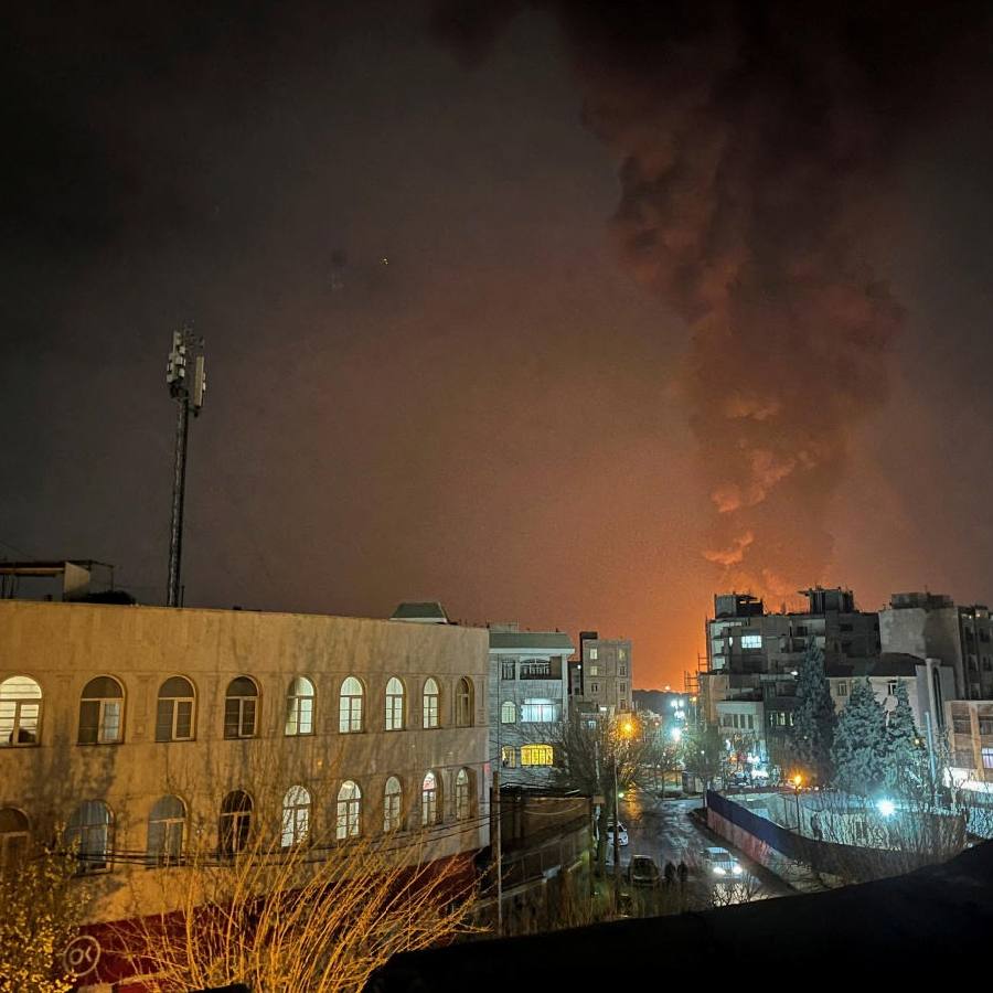 তেহরানে ড্রোন হামলার পর ধোঁয়ার কুণ্ডলী।