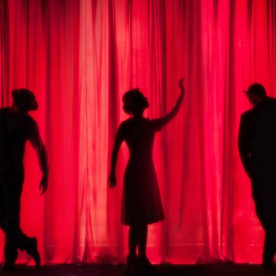 মঞ্চেও কি নারীরাই ‘বস’?