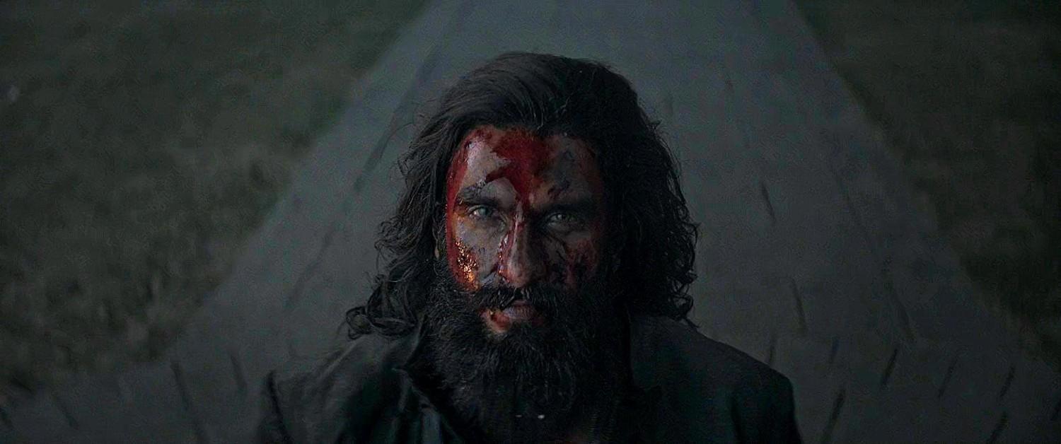 ছবিনির্মাতাদের দাবি, ‘ধুরন্ধর’-এর চেয়ে ‘ধুরন্ধর: দ্য রিভেঞ্জ’ ছবিটি আরও বেশি হিংসাত্মক হতে চলেছে। ফলে রক্তারক্তি, হানাহানির পরিমাণও থাকবে প্রতি পরতে পরতে। প্রথম ছবিটির মতো তার সিক্যুয়েলের আবহসঙ্গীতও দর্শকের মন জয় করবে বলে নির্মাতাদের ধারণা।