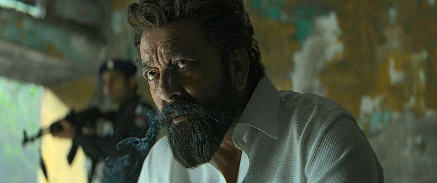 ‘ধুরন্ধর’ ছবিতে অভিনয় করে ১০ কোটি টাকা উপার্জন করেছিলেন সঞ্জয়। ‘ধুরন্ধর: দ্য রিভেঞ্জ’-এ অভিনয় করলেও পারিশ্রমিকের হেরফের হয়নি তাঁর। বলিপাড়ার জনশ্রুতি, এই ছবিতে অভিনয় করেও ১০ কোটি টাকা আয় করেছেন সঞ্জয়।