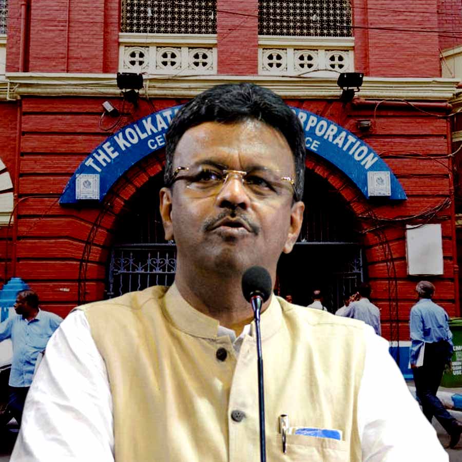 বিধানসভা ভোটের সঙ্গেই পুরভোটের প্রস্তুতি সেরে রাখতে চান মেয়র ফিরহাদ হাকিম।