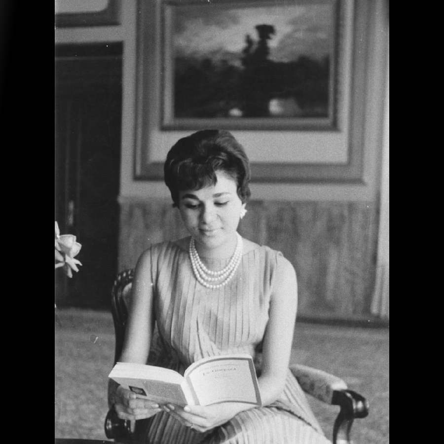 Who is Farah Pahlavi