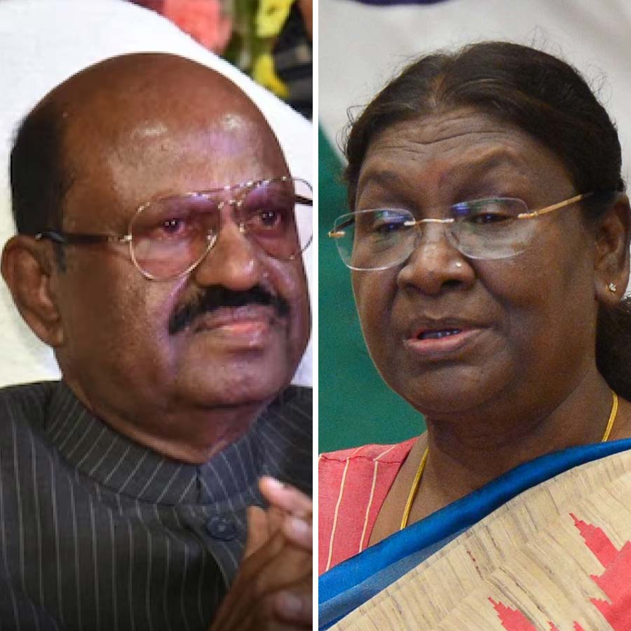 (বাঁ দিকে) পশ্চিমবঙ্গের প্রাক্তন রাজ্যপাল সিভি আনন্দ বোস এবং রাষ্ট্রপতি দ্রৌপদী মুর্মু।