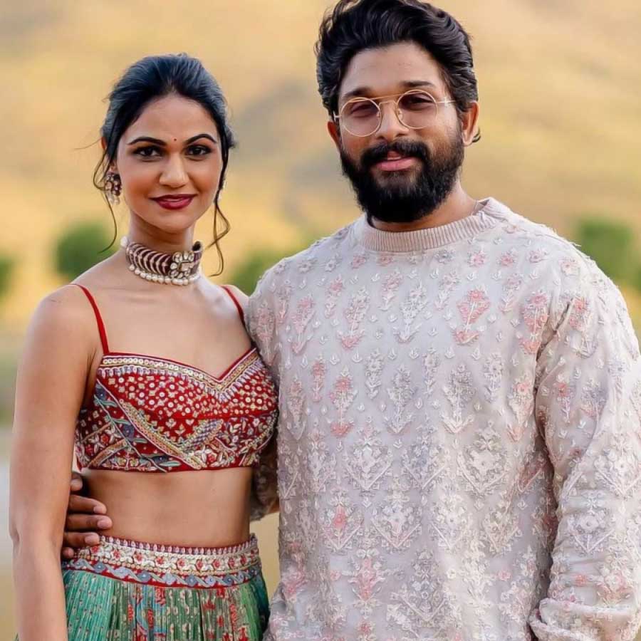 Allu Arjun gifts a luxurious car to her wife on anniversary dgtl