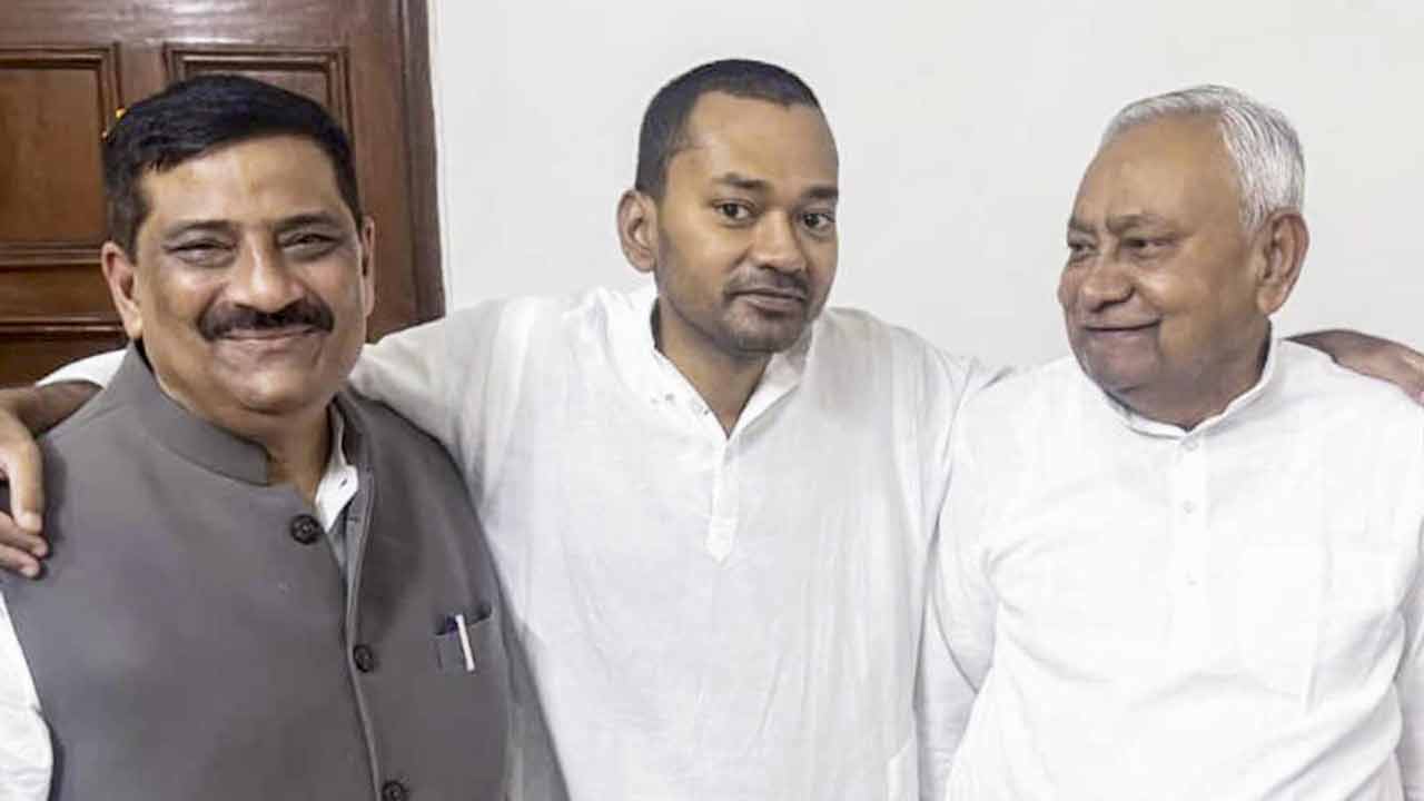 Son of Nitish Kumar, Nishant join JDU