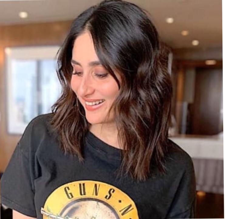 কলারবোন ছুঁয়ে থাকে চুলের দৈর্ঘ্য। করিনা কপূর।