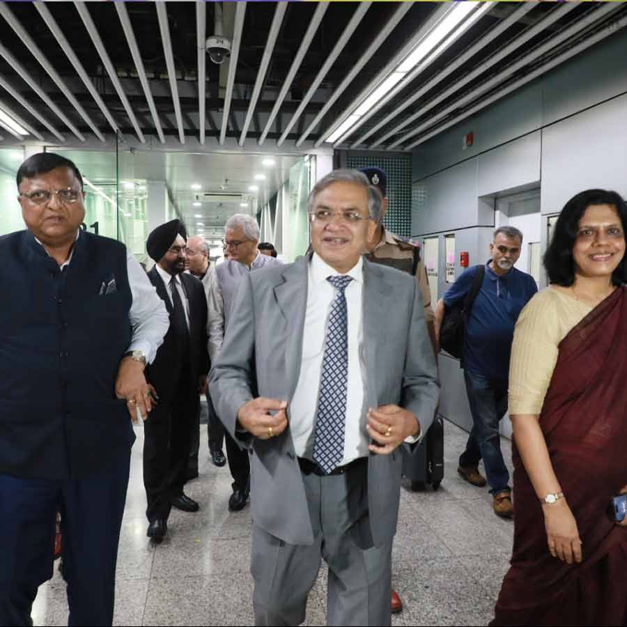 Ex-IPS Officer Rajeev Kumar is in the delegation team of TMC which will met CEC Gyanesh Kumar on Monday dgtl