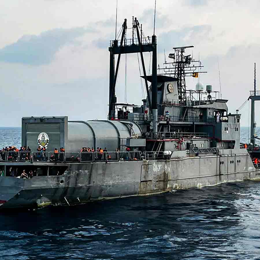 ইরানের জাহাজ।