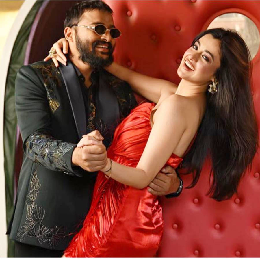 সৌরভ দাস ও দর্শনা বণিক।