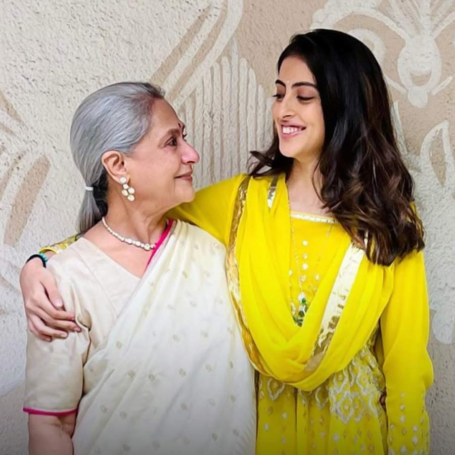 (বাঁ দিকে) জয়া বচ্চন, (ডান দিকে) নব্যা নন্দ।