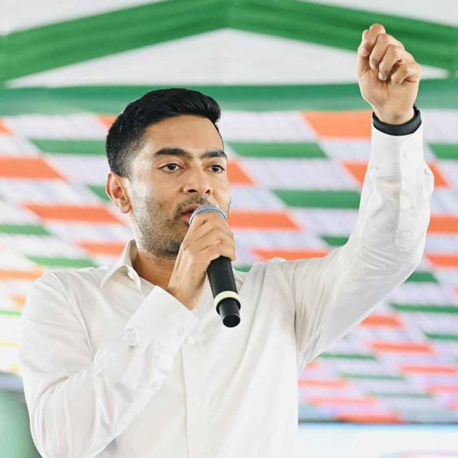 ধর্নামঞ্চে অভিষেক বন্দ্যোপাধ্যায়।